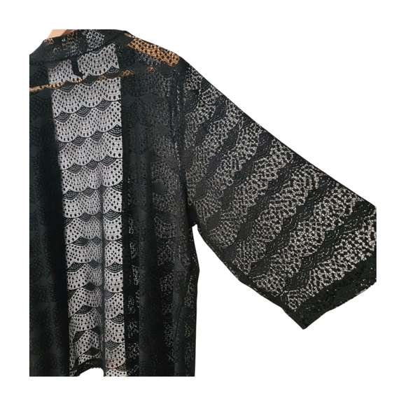 Pre-loved Plus-size Evans Black Lace Cover 3/4 Sleeves. Hangs open. Size 20 - Picture 4 of 9